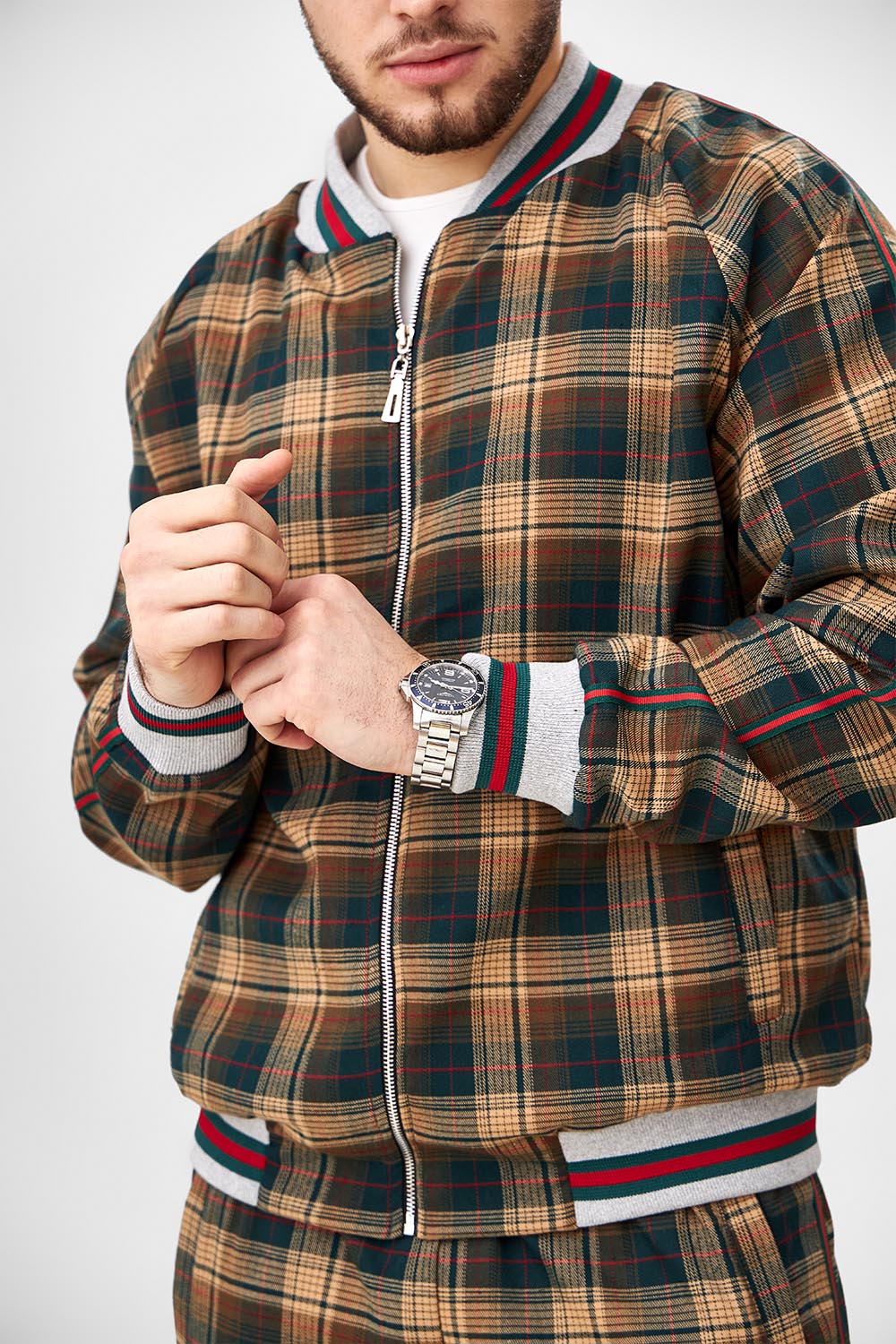 Brown & Green Tartan Gentlemen Tracksuit — close-up of the zipper and cuff