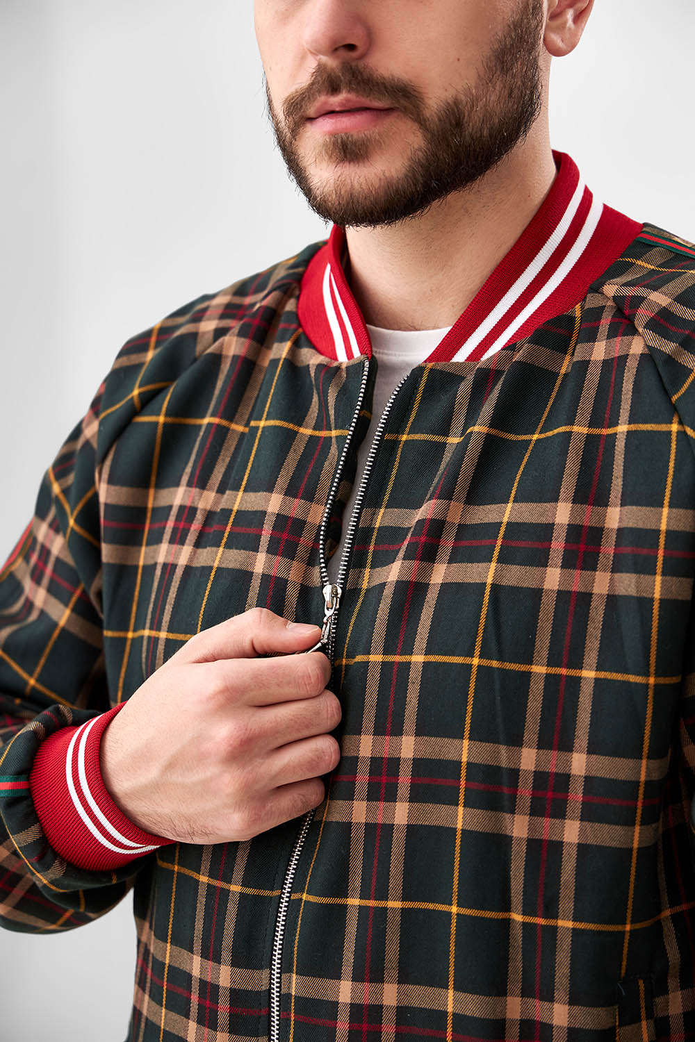 Dark Green Tartan Gentlemen Tracksuit — close-up of the collar and zipper