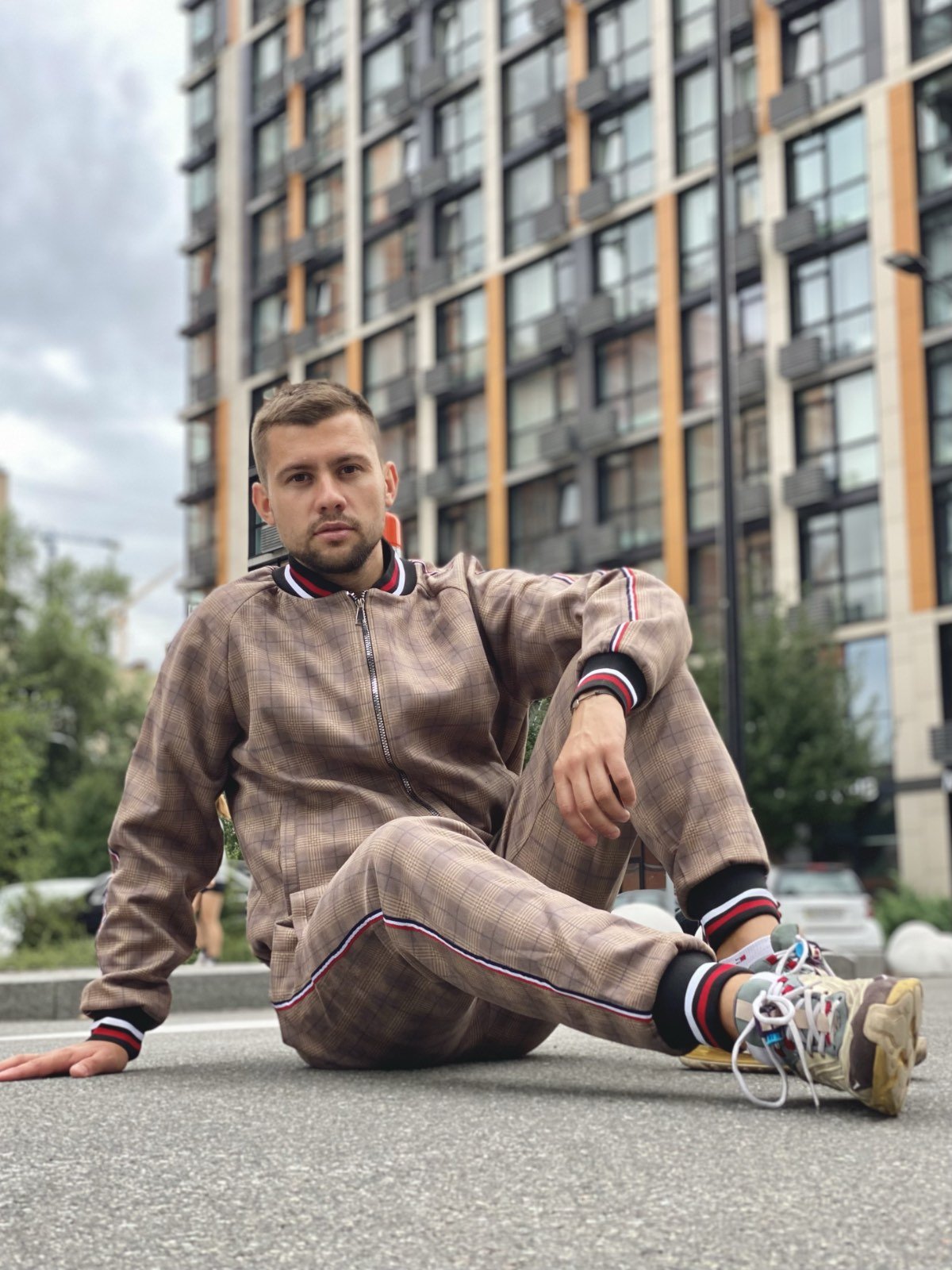 Camel Coach Gentlemen Tracksuit — seated pose, another angle