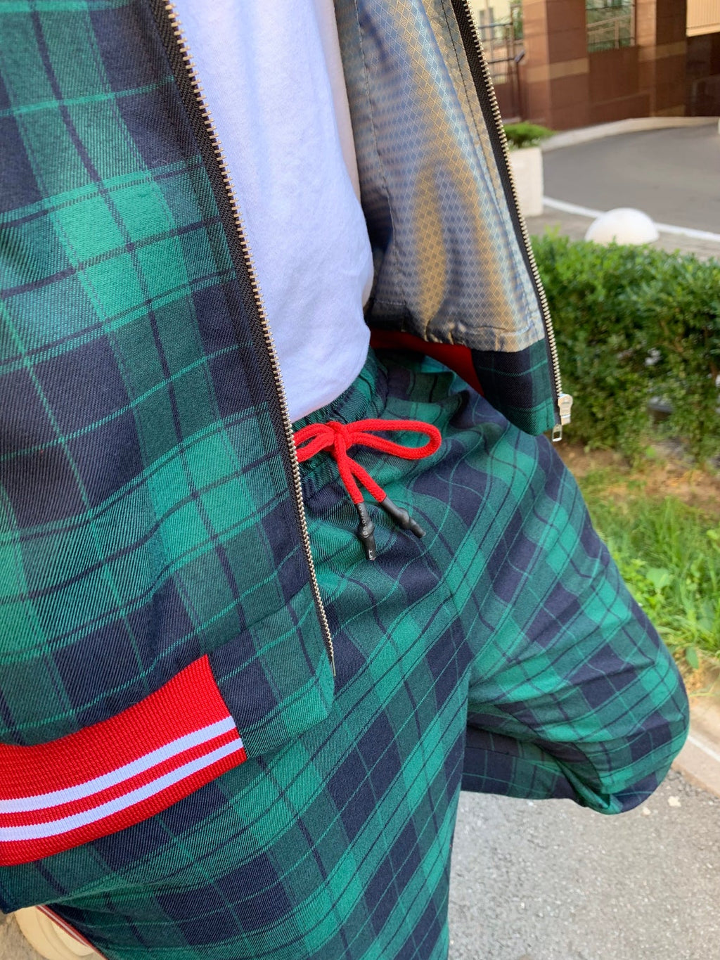 Premium Green Tartan Coach Gentlemen Tracksuit — close-up of the jacket lining